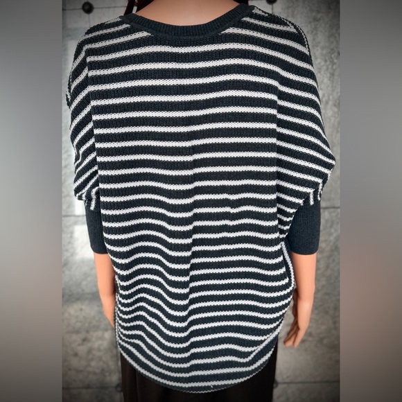 Express Navy and White Knit Sweater - Picture 5 of 10